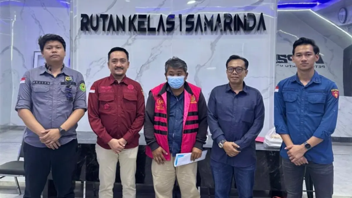 MA, Tersangka perkara korupsi runway Bandara Melalan, Kubar berhasil diamankan setelah 11 tahun DPO. (Dok/Kejati Kaltim)