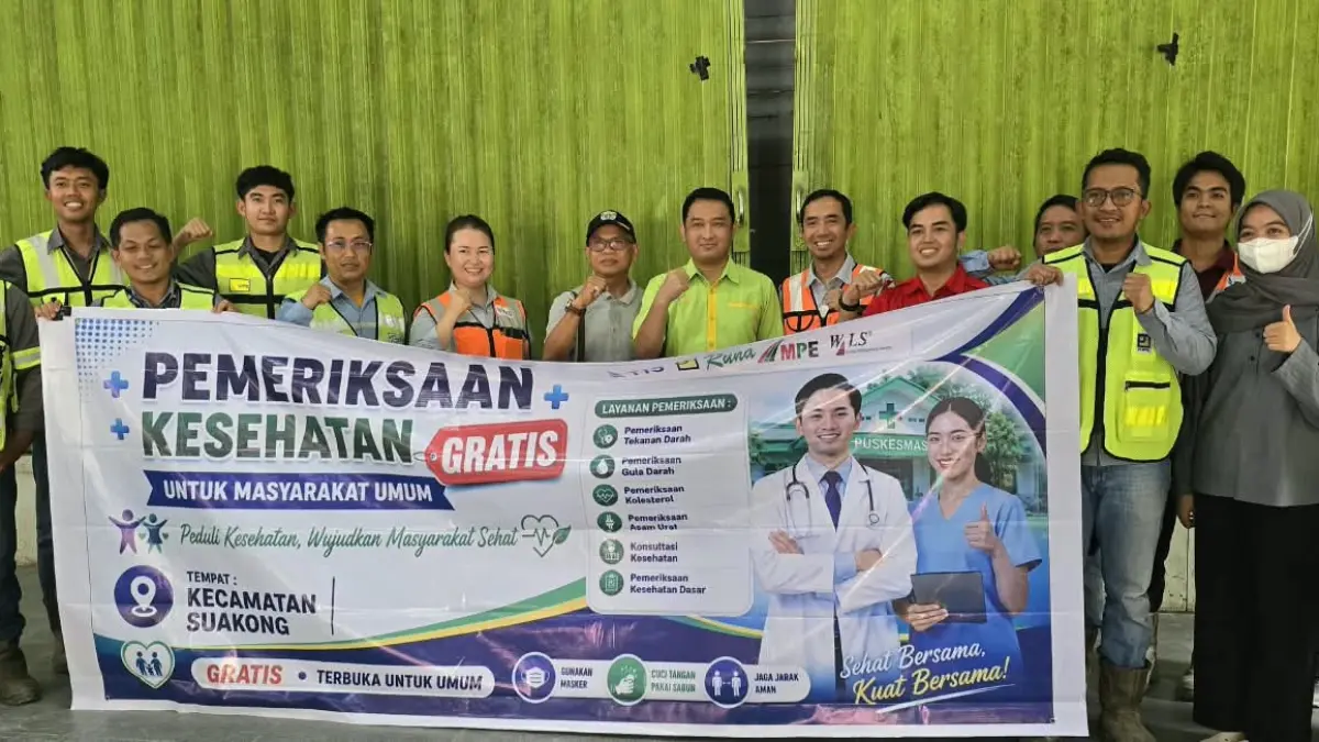 PT TIS menggandeng Klinik Permata Husada menggelar pengobatan massal gratis bagi warga di Kampung Suakong Kubar.