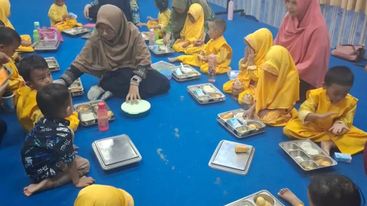 TERKENDALA: Pasokan air yang tidak layak membuat dapur SPPG Gunung Elai Bontang tidak menyalurkan MBG mulai 3 September hingga batas waktu yang belum ditentukan. FOTO: ADIEL KUNDHARA/KP