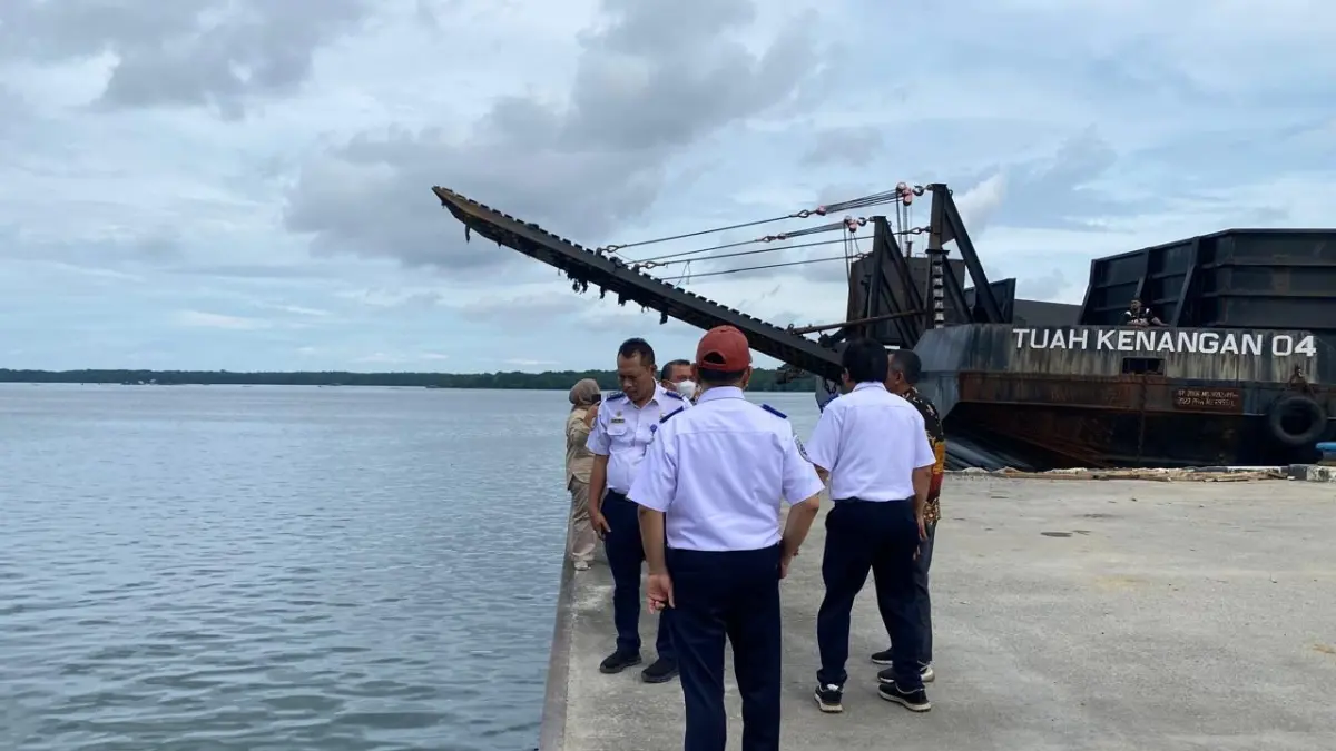 OPERATOR:&nbsp;PT Laut Bontang Bersinar merupakan perusahaan anak usaha Perumda AUJ yang bertugas pengoperasionalan Pelabuhan Loktuan. (FOTO: ADIEL KUNDHARA/KP)