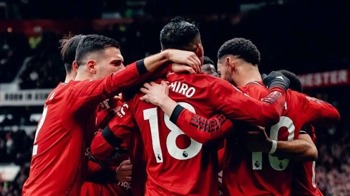 Skuad Manchester United merayakan gol Bruno Fernandes ke gawang Tottenham (MUFC Official)