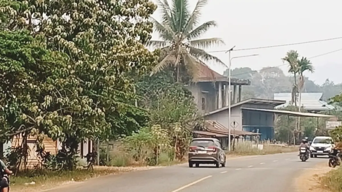 Suasana kabut asap tipis menyelimuti kawasan Sendawar Kutai Barat dengan status ISPU kategori berbahaya.
