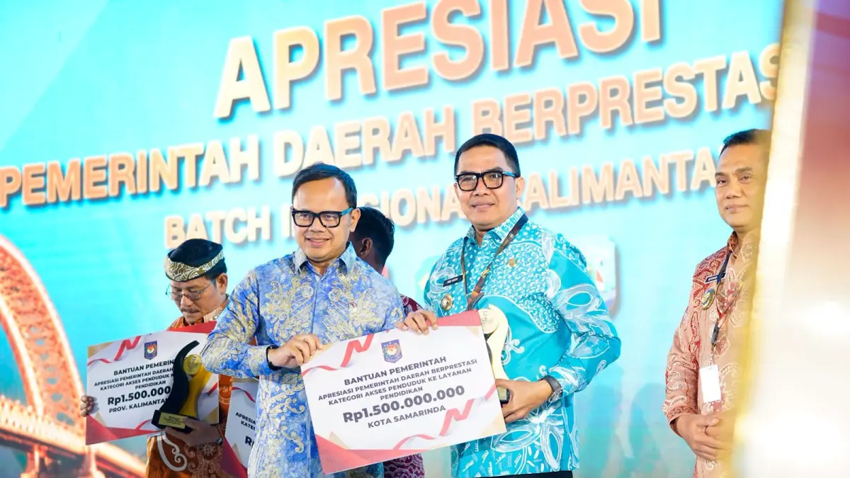 Wali Kota Samarinda Andi Harun menerima dua penghargaan dari Kemendagri pada Apresiasi Pemerintah Daerah Berprestasi Batch II. (DOKUMENTASI PROKOPIM SAMARINDA)