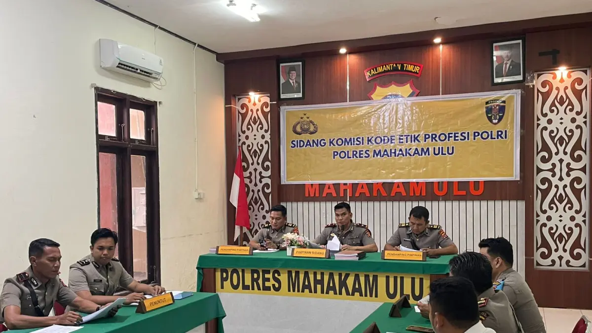 ETIK: Pelaksanaan Sidang Kode Etik dipimpin Wakapolres Mahulu Kompol Djoko Purwanto, Jumat (4/9). 