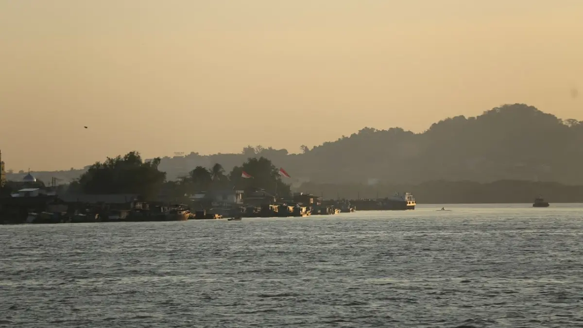 Kabut asap di Samarinda. (FOTO RAMA SIHOTANG/KP)