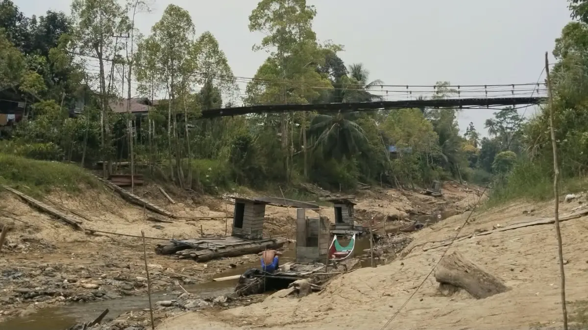 KERING: Kondisi terkini Sungai Kedang di Kecamatan Bongan, Kutai Barat, Sabtu (5/9).
