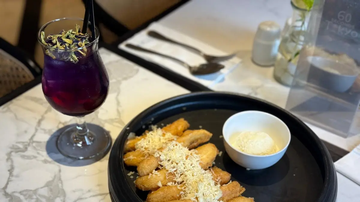 PISANG GORENG MODERN: Pisang Goreng Keju ala Aston Samarinda menggunakan balutan tepung tempura untuk menghasilkan tekstur lebih renyah, disajikan bersama keju parut dan es krim vanila. RORO/KP