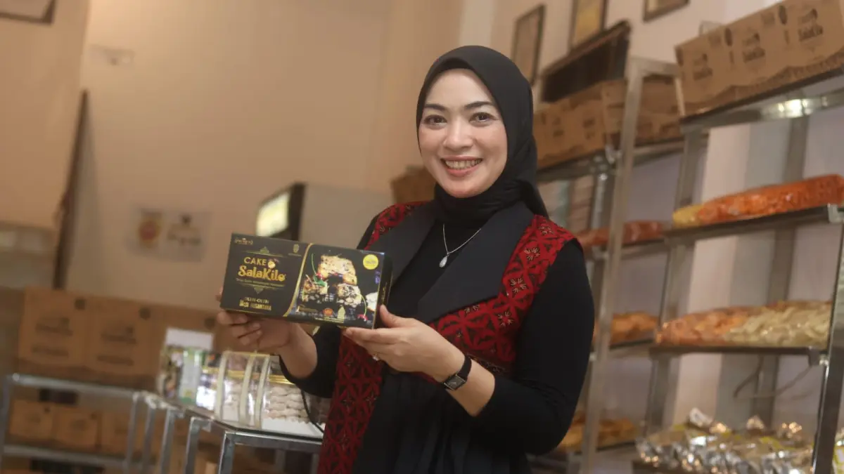 UMKM KULINER: Riswahyuni terus mencari strategi agar Cake SalaKilo tetap bertahan di tengah penurunan kunjungan konsumen dan kenaikan biaya produksi. IST/KP
