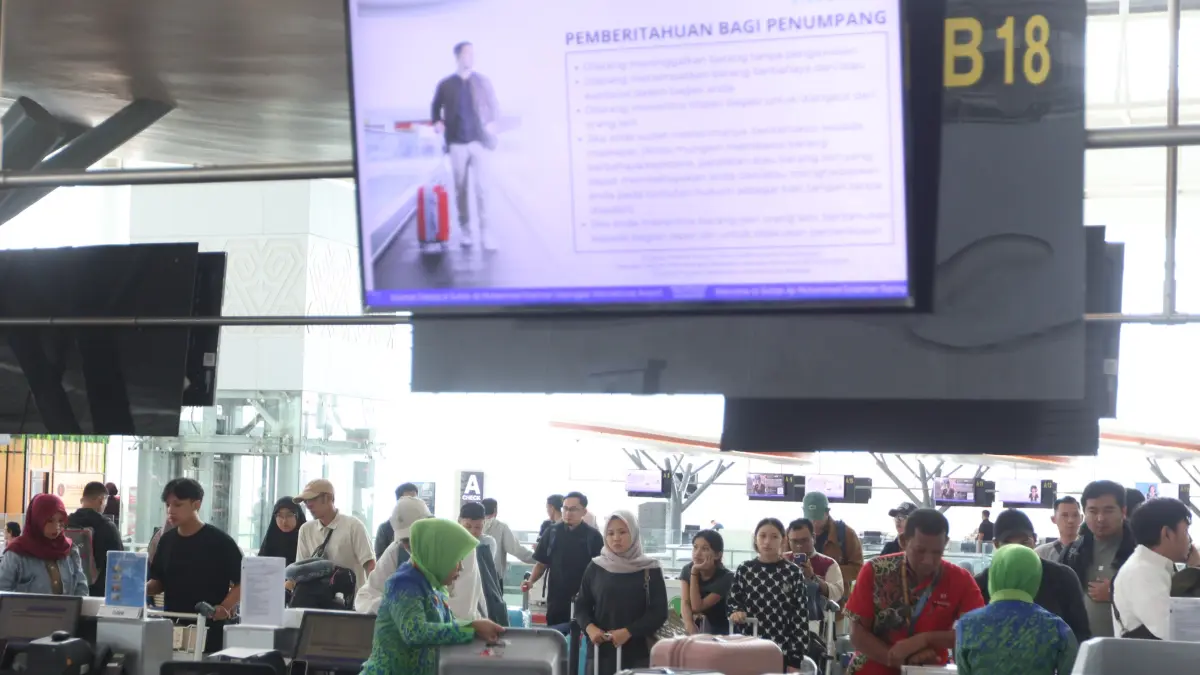 Aktivitas penumpang di Bandara SAMS Sepinggan Balikpapan. Pengelola bandara mengusulkan penerbangan langsung Balikpapan-Tiongkok. (ANGGI PRADITHA/KALTIM POST)