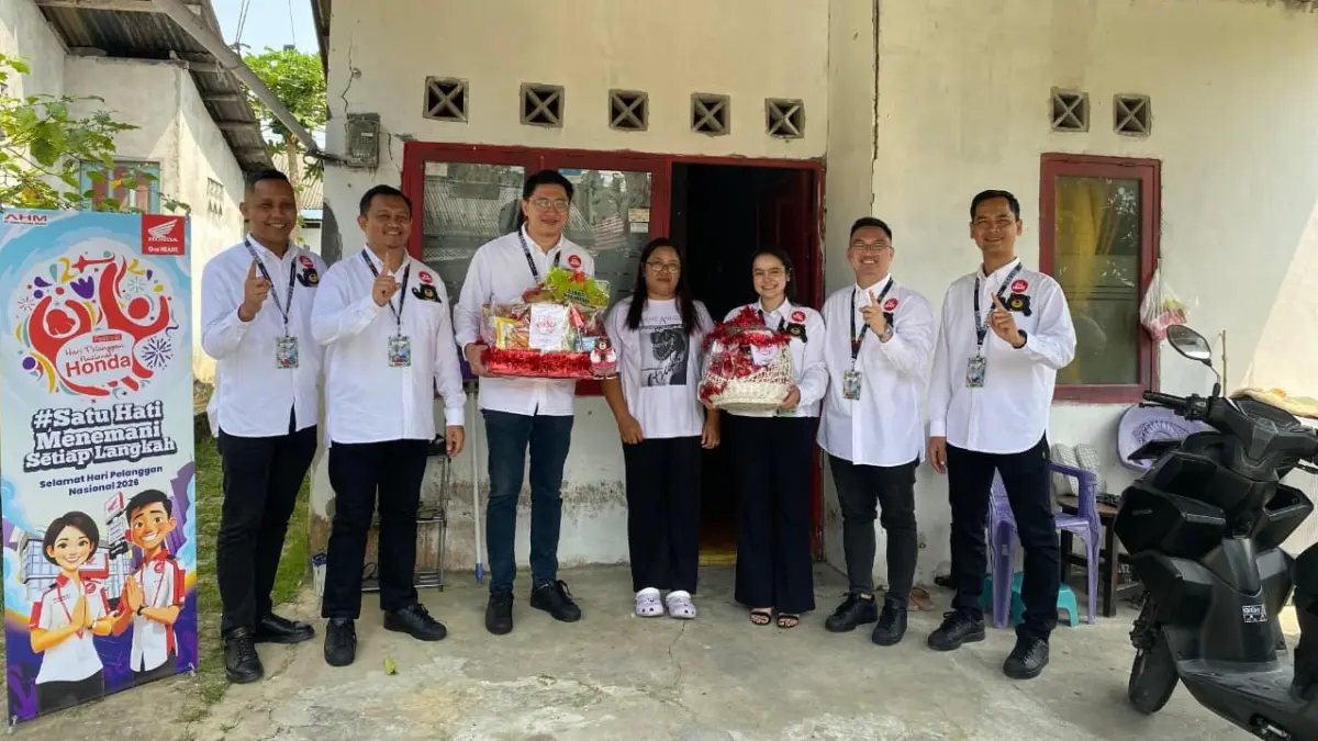 APRESIASI PELANGGAN: Jajaran manajemen Astra Motor Kaltim 1 mengikuti kegiatan rolling city bersama pelanggan loyal, jurnalis dan vlogger di Balikpapan dalam rangka perayaan Hari Pelanggan Nasional 2026. Selama September, mereka juga menghadirkan diskon khusus pembelian unit dan servis.