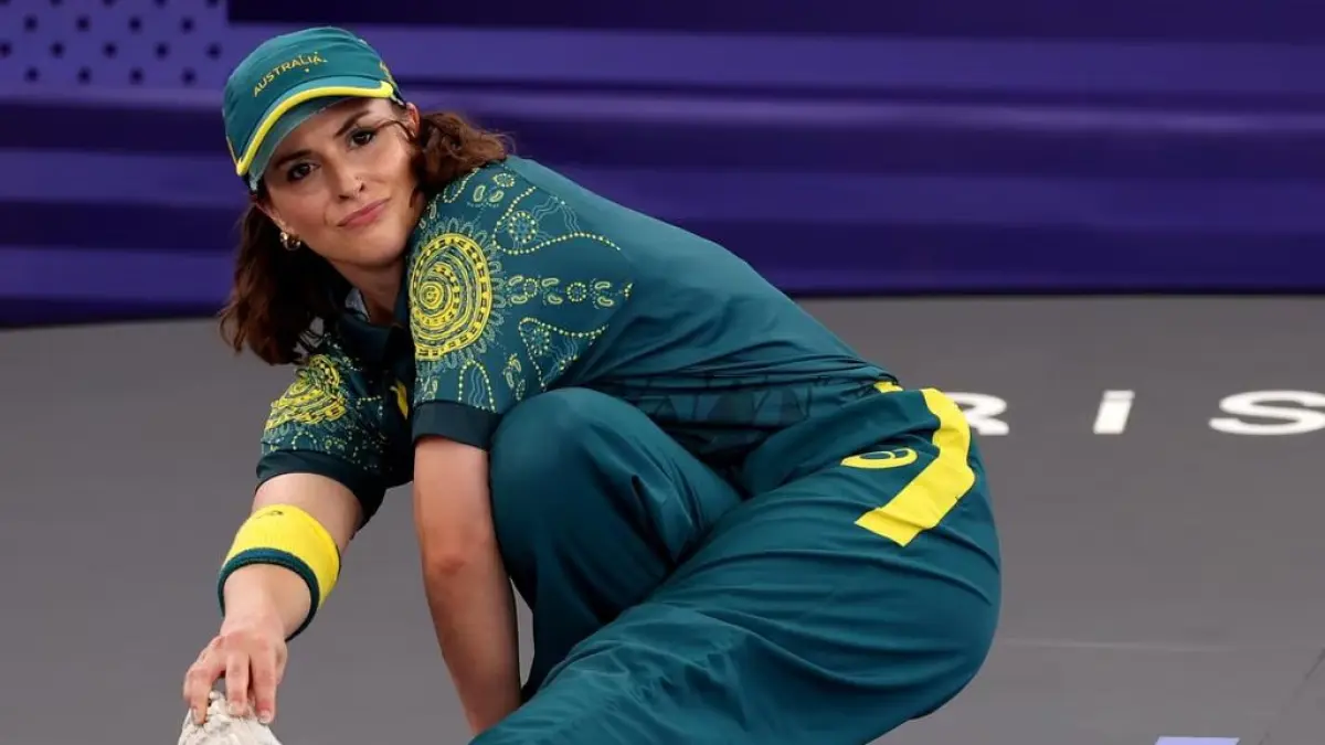 KISAH NYATA: Rachael Gunn alias B-Girl Raygun tampil di Olimpiade Paris 2024. Kisahnya kini diangkat dalam dokumenter Netflix.