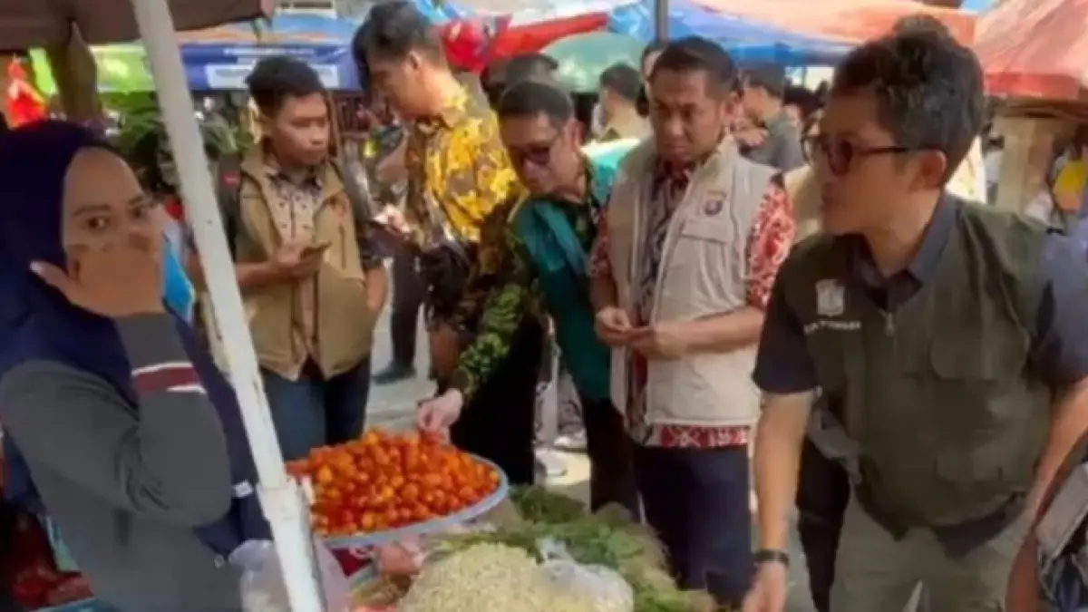 PANTAU: Satgas Pangan memantau Pasar Pandan Sari, Balikpapan Barat.