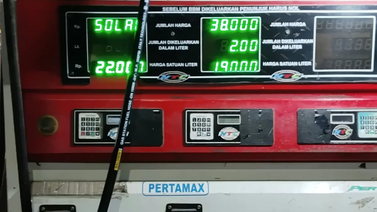 TEKANAN: Salah satu Pertamini yang menjual BBM dengan harga melambung yang beroperasi di Barong Tongkok. IST/KP