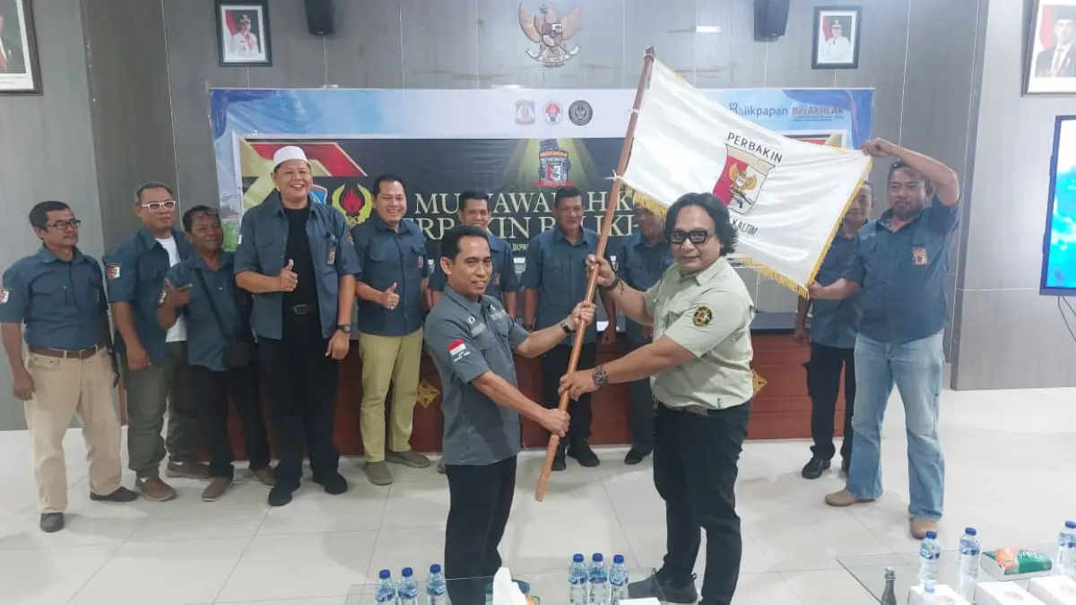 TUNTASKAN: Ketua Pengcab Perbakin Balikpapan Noransyah (kiri) target tuntaskan program kerja dan target kepengurusan. OKTAVIA MEGARIA/KP