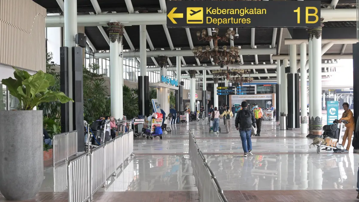 Menteri Perhubungan Dudy Purwagandhi dalam keterangannya di Bandara Soekarno-Hatta, Senin (7/9/2026) sore, mengonfirmasi perpanjangan penutupan tujuh bandara utama hingga pukul 23.59 WIB. (FOTO: KEMENHUB)
