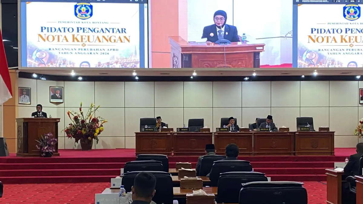 RANCANGAN: Wali Kota Bontang Neni Moerniaeni menyampaikan proyeksi besaran pendapatan daerah pada APBD Perubahan 2026 dalam sidang paripurna. ADIEL KUNDHARA/KP