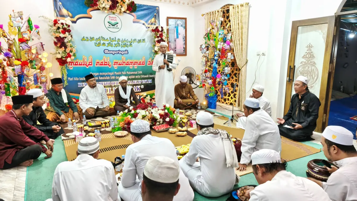 Ustaz Abdurrahman menyampaikan apresiasi kepada seluruh pihak yang mendukung terselenggaranya peringatan Maulid Nabi Muhammad. (FOTO LUPUS/KP)