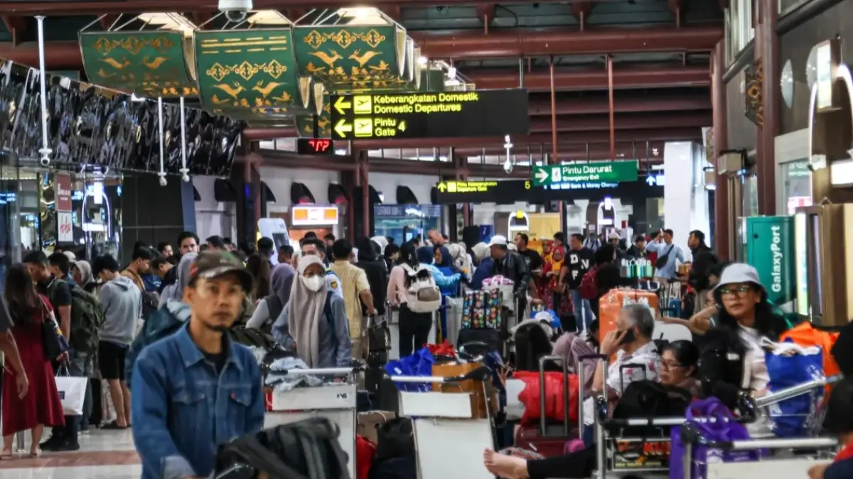 Bandara Soetta kembali beroperasi setelah terdampak abu Anak Krakatau. (Foto Jawa Pos)