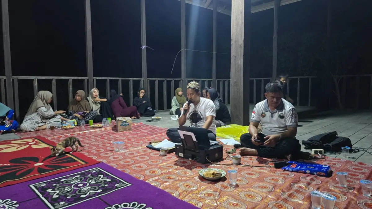 Masyarakat Adat Dayak Basap Karangan, Kutim, menjatuhkan sanksi adat terhadap pihak yang diduga melakukan pembalakan liar di kawasan Hutan Hak Tradisional Suku Basap. (IST)

&nbsp;

&nbsp;