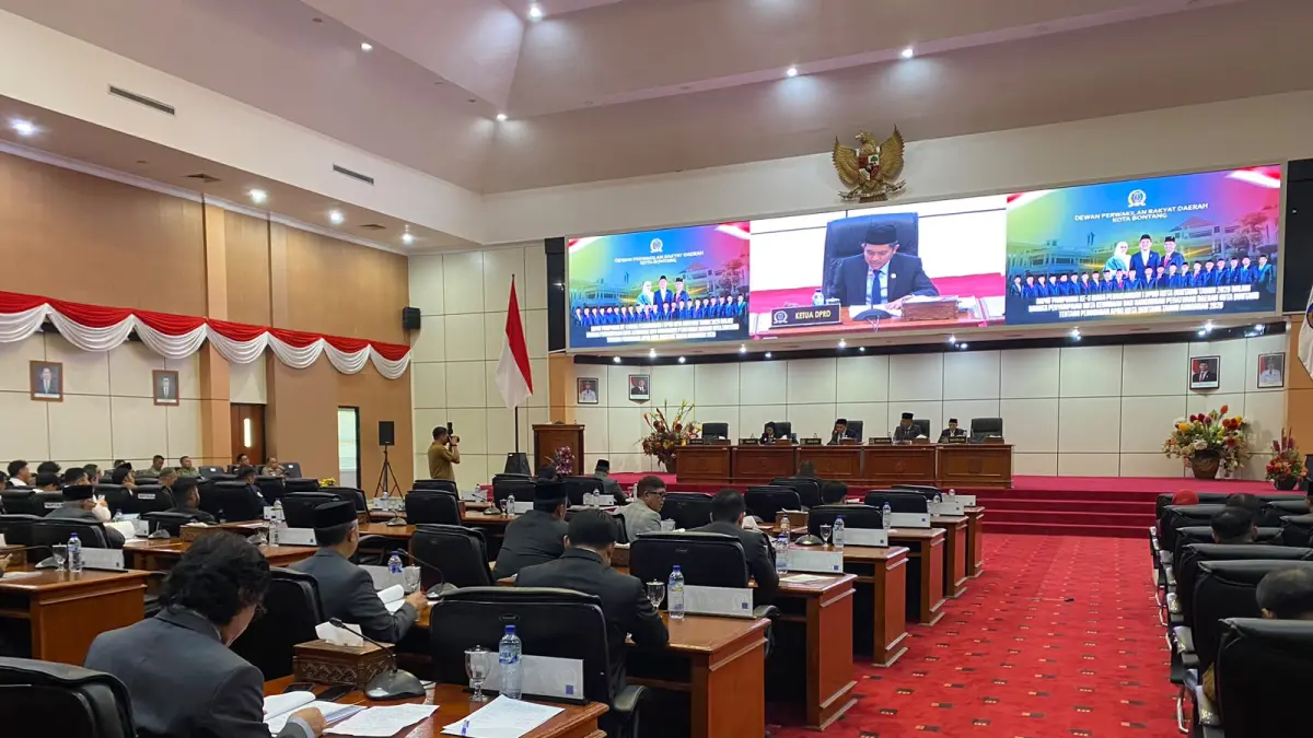 Wali Kota Bontang Neni Moerniaeni menyampaikan capaian prestasi daerah yang menghasilkan dana apresiasi Rp7 miliar kepada DPRD Bontang. (ADIEL KUNDHARA/KALTIM POST)