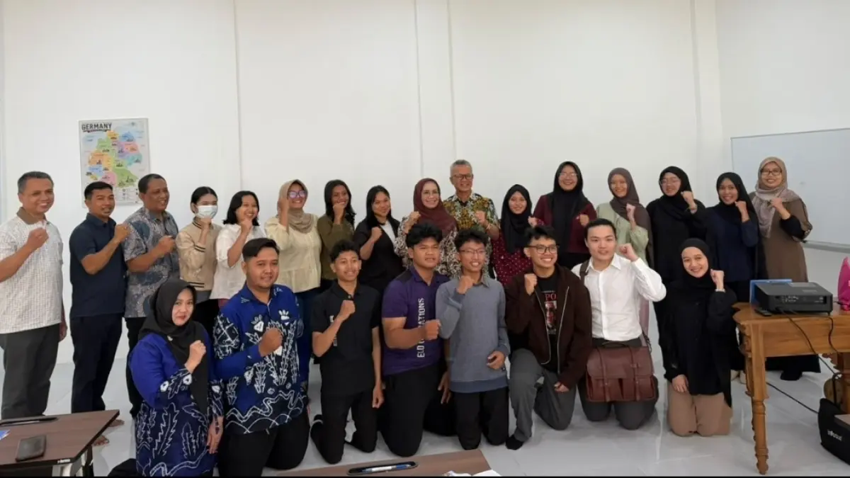 BEKAL SUKSES: Pertemuan peminat belajar bahasa Jerman bersama Nusantara Global di Jalan Adam Malik, Perum Citra Griya, Blok B61, Kelurahan Karang Asam Ilir, Kecamatan Sungai Kunjang, Minggu (6/9).