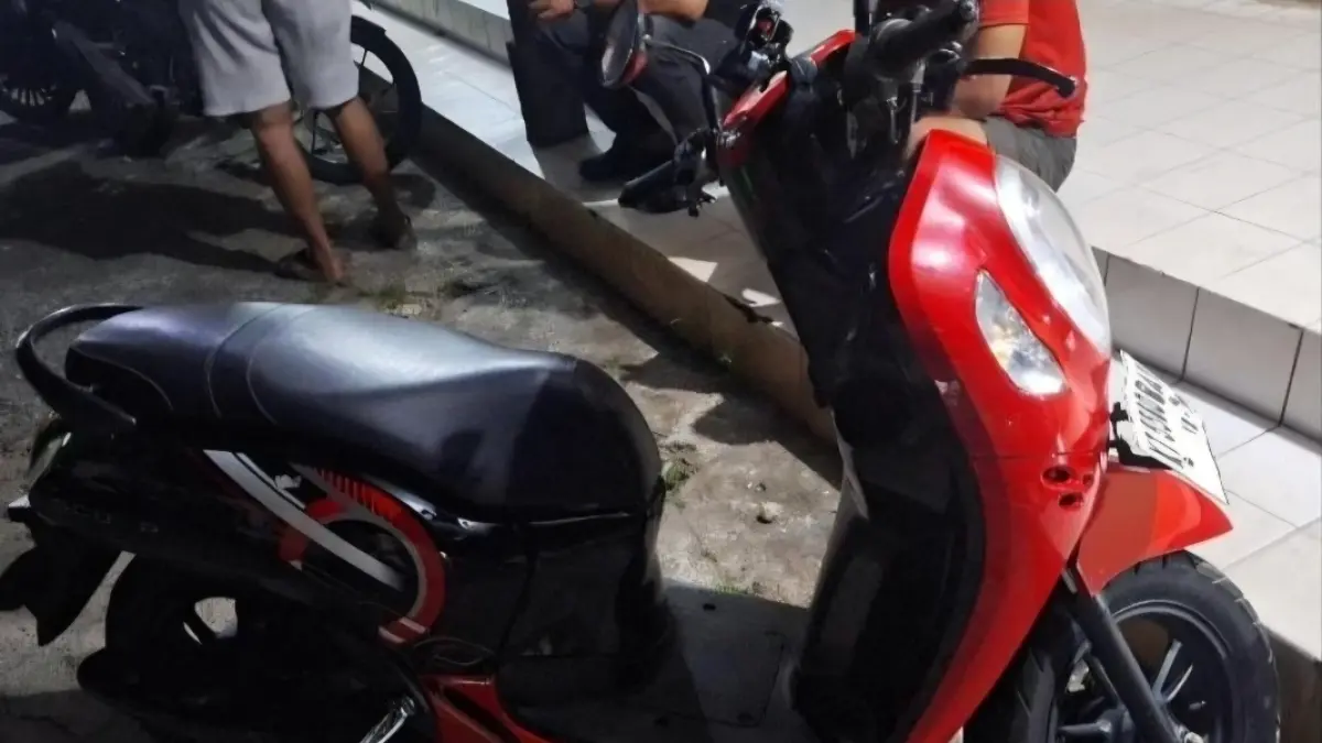 JADI BUKTI: Satu Honda Scoopy disita dari tangan pelaku yang terbukti mencuri milik rekannya. 