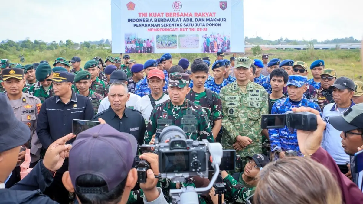Mayjen Krido Pramono memberikan keterangan ke awak media setelah penanaman pohon, Rabu (9/9).