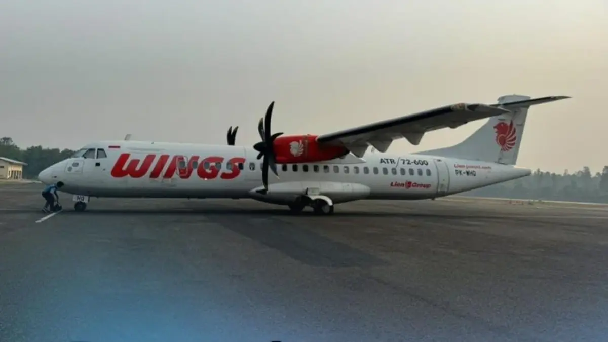 Pendaratan perdana maskapai Wings Air di Bandara Melalan, setelah sempat terhenti melayani rite Melak-Balikpapan. (IST)

&nbsp;