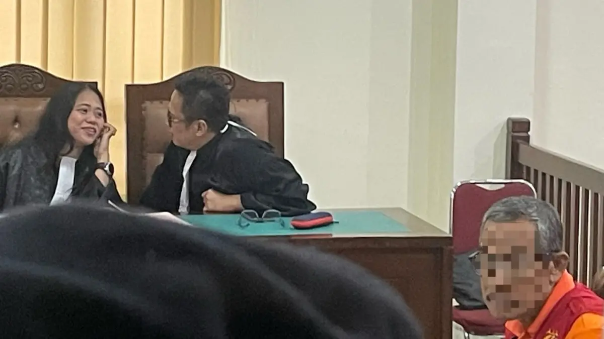 Terdakwa kekerasan seksual anak saat menjalani sidang di PN Balikpapan, Rabu (9/9). (FOTO M TAUFIK/KP)