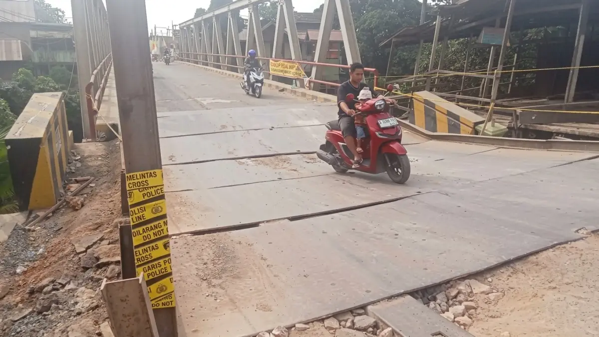 Titik sambungan Jembatan Lembak, Bengalon, kembali turun. Kendaraan bermuatan di atas 8 ton sementara dilarang melintas. (IST)