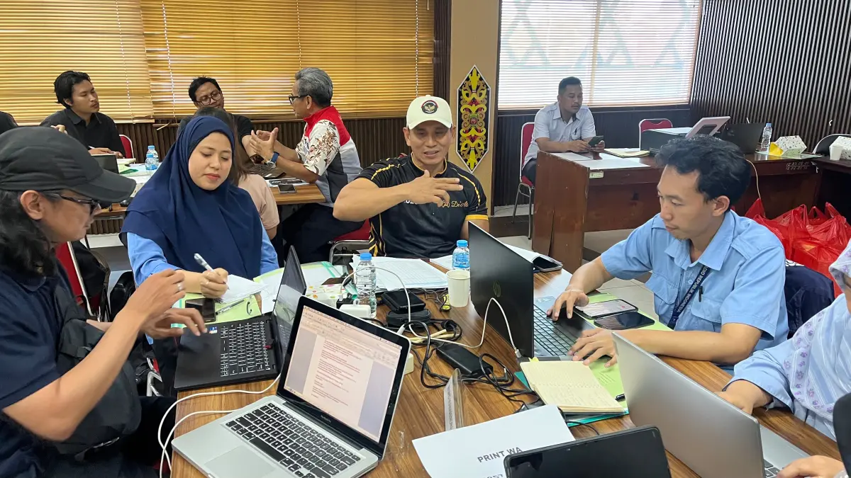 Wakil Ketua Umum I Koni Kalimantan Timur, Hendra Radinal Ary saat memberikan keterangan mengenai gelaran Porprov VIII 2026 di Gedung Perpustakaan Kota Samarinda, Rabu (9/9). (Foto: Anggi Praditha/Kaltim Post)