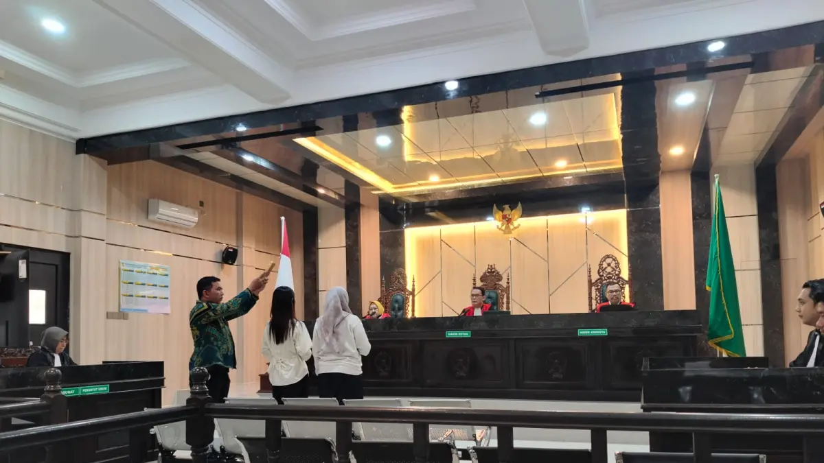 Majelis hakim yang diketuai Radityo Baskoro memimpin persidangan perkara rekayasa kredit PT Pegadaian UPC M. Said di Pengadilan Tipikor Samarinda, Kamis (10/9/2026). (Foto: Bayu/KP)