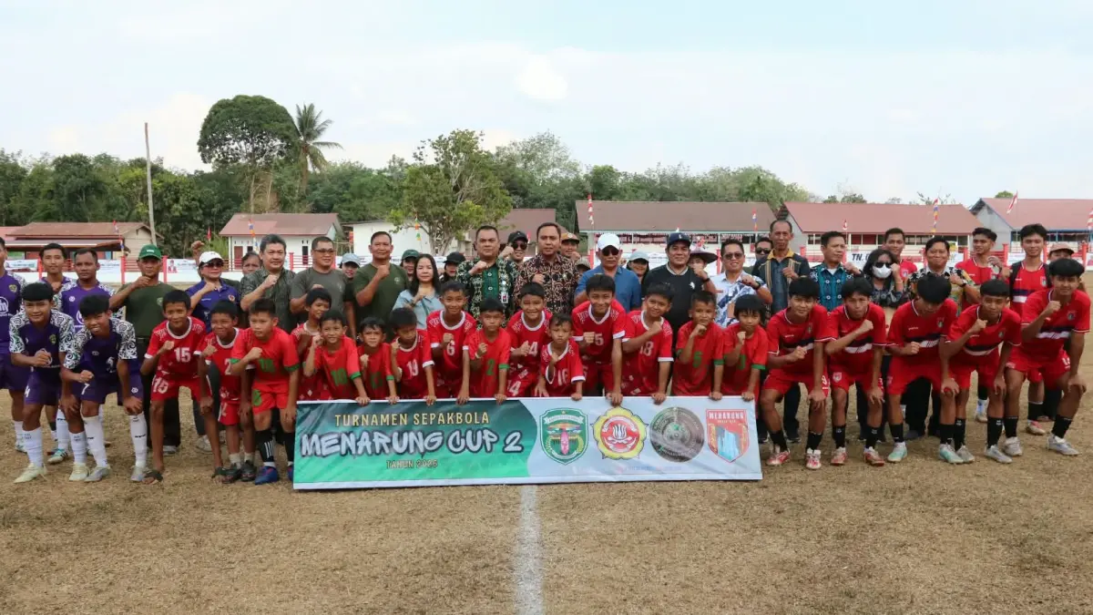 Turnamen Sepakbola Menarung Cup II Tahun 2026 yang berlangsung di Kampung Ombau Asa resmi ditutup, Kamis (10/9/2026). 