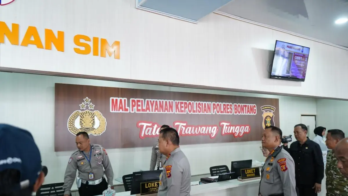 PELAYANAN: Kapolda Kaltim Irjen Pol Endar Priantoro melakukan pengecekan pelayanan kepolisian di Polres Bontang belum lama ini.