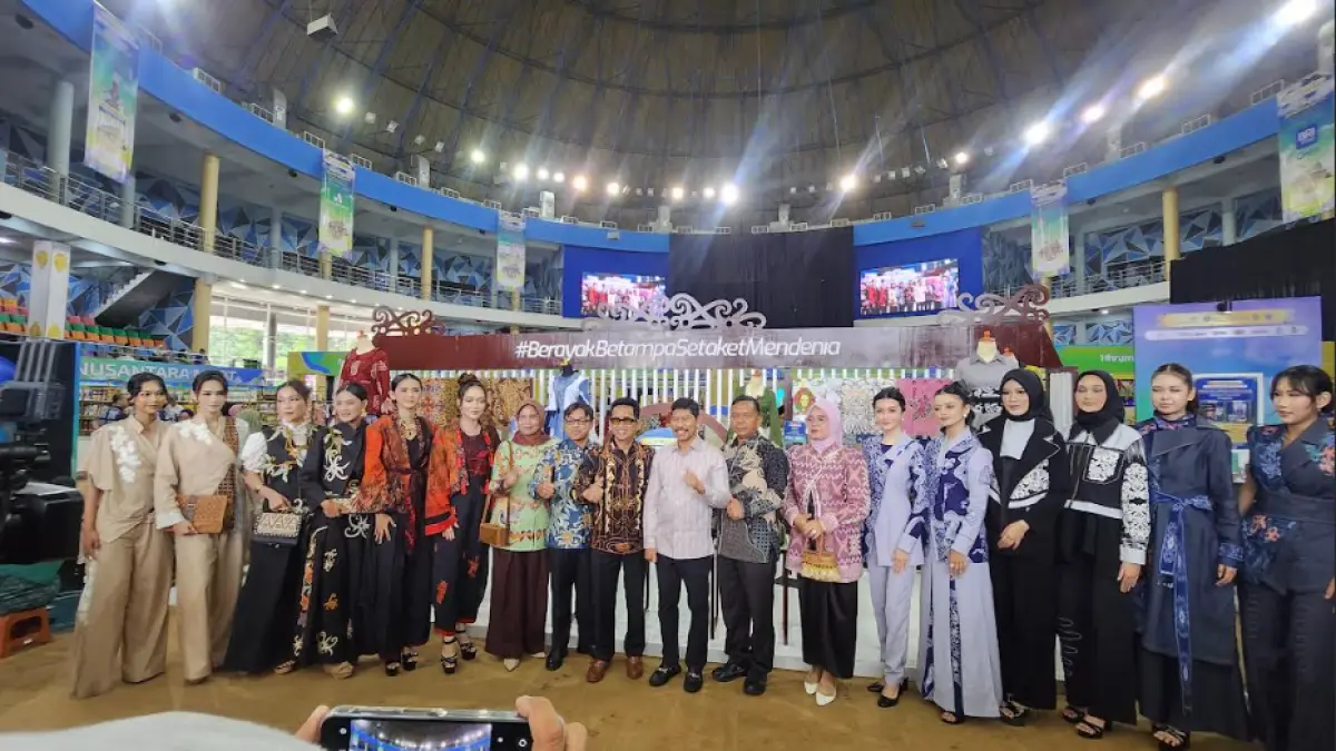BERAGAM: Mahligai Nusantara 2026 melibatkan hampir 65 UMKM. Sekitar 45 UMKM bergerak di sektor makanan dan minuman, kemudian 14 UMKM dari wastra, batik, tenun dan ready-to-wear, serta 4 lainnya di bidang handicraft. Di sini mereka difasilitasi untuk menjangkau pasar lebih luas. ULIL MUAWANAH/KP