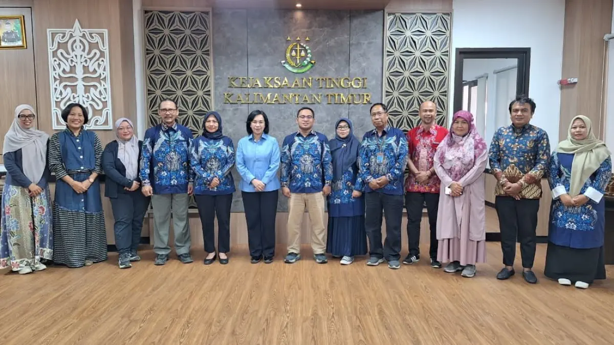Chatarina Muliana bersama pengurus IKA UB Kaltim.