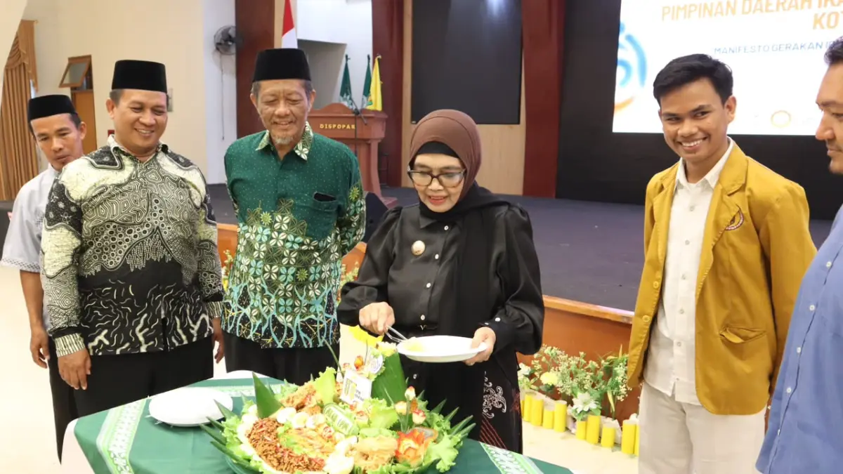 Neni Moerniaeni saat menghadiri Milad ke-65 IPM Bontang di Aula Gedung Dispopar, Sabtu (12/9).