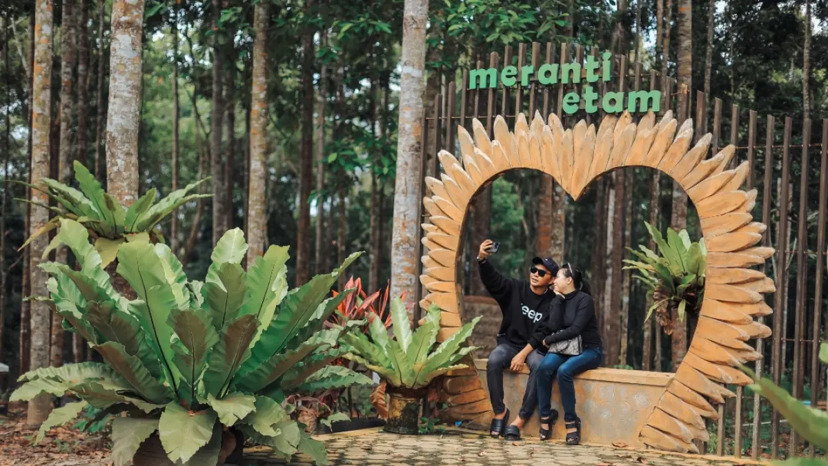 Wisata Meranti menjadi tempat yang pas untuk menikmati alam bersama teman-teman terdekat. FUAD MUHAMMAD/KP