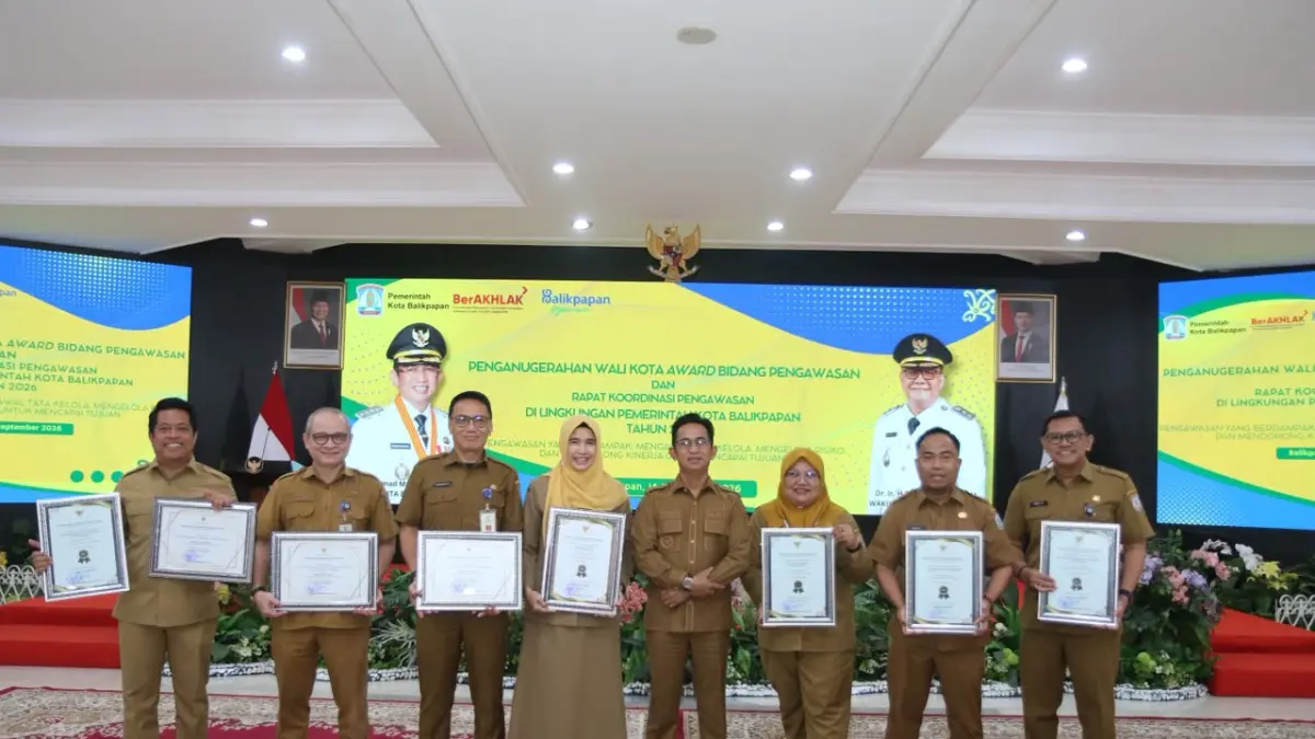BOLEH BANGGA: Rahmad Mas’ud bersama para kepala OPD Penerima Wali Kota Award