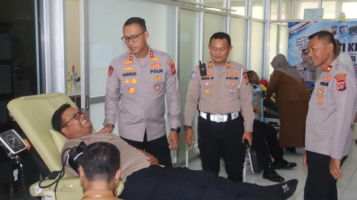 DONOR DARAH: Kapolres PPU, AKBP Andreas Alek Danantara hadir pada kegiatan donor darah di RSUD RAPB PPU.(Dok. Humas Polres PPU)