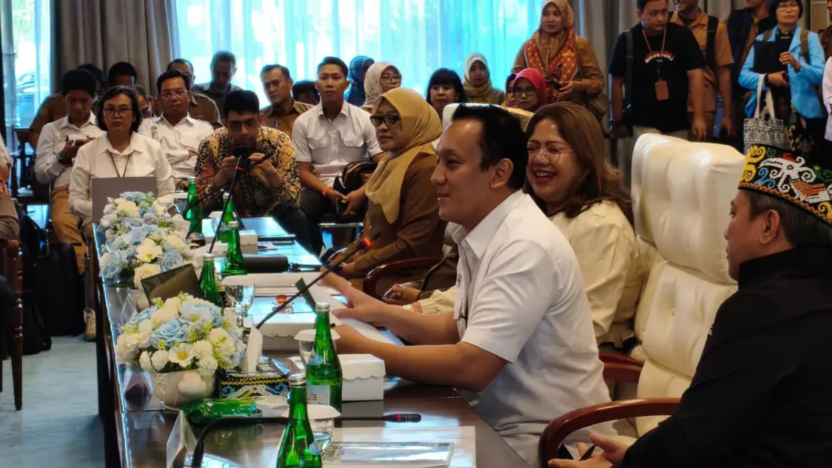 Komite II DPD RI dan Wakil Menteri Lingkungan Hidup Diaz Hendropriyono melaksanakan kunjungan kerja di Kaltim dalam rangka melihat penanganan kebakaran hutan dan lahan (karhutla). (FOTO/EKO PRALISTIO)