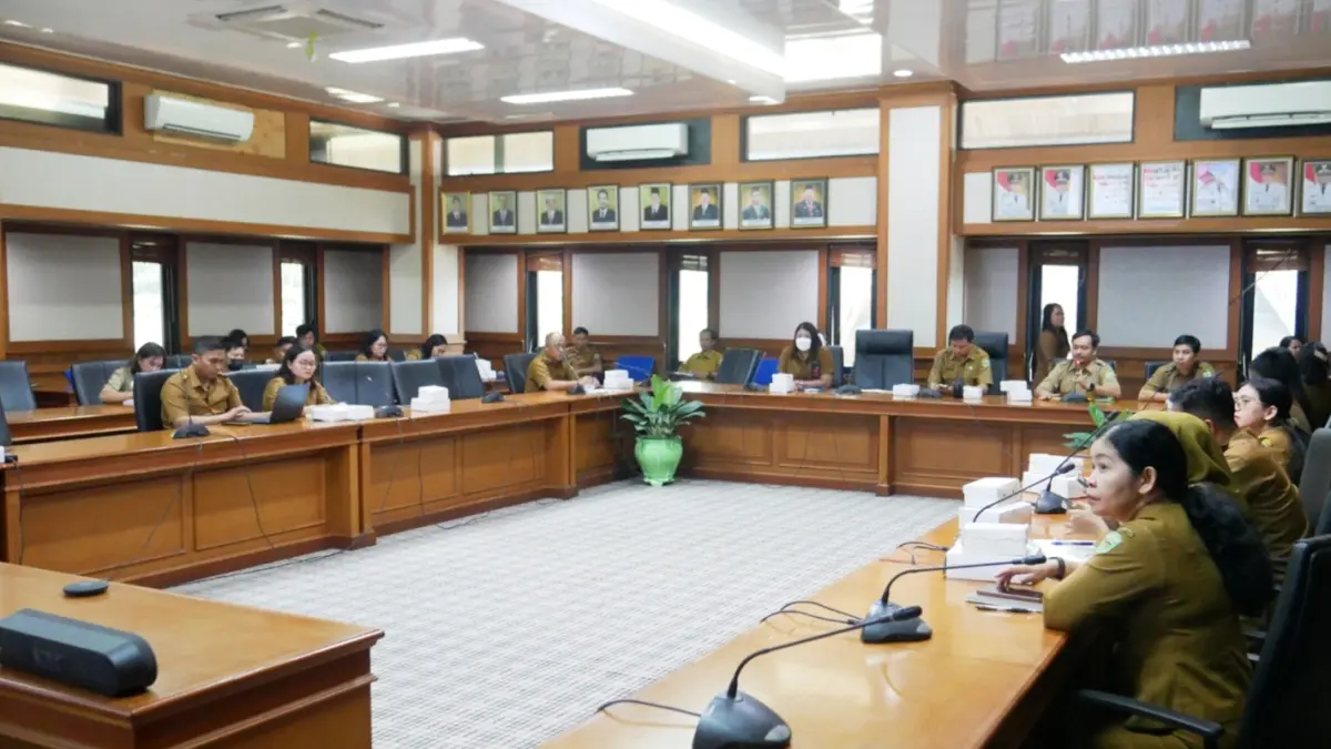 Rapat koordinasi percepatan pengisian aplikasi elektronik standar pelayanan minimal. (K.SUNARDI/KP)