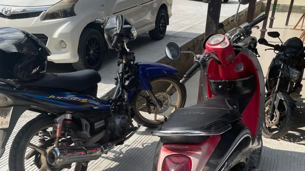 SARANA: Polisi menyita dua sepeda motor para pelaku yang digunakan sebagai sarana untuk melakukan pencurian.