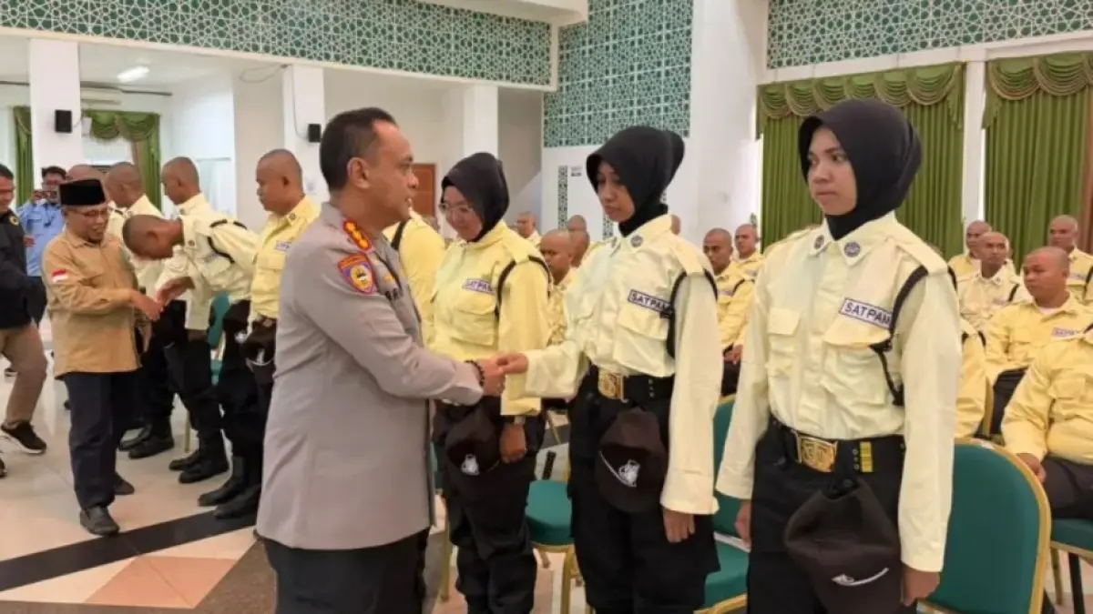 SATPAM: Personel satpam menjalani dibekali pengetahuan, keterampilan dalam bertugas pengamanan di lingkungan kerja.