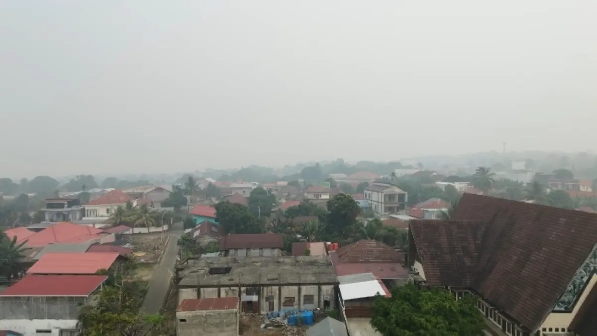KABUT ASAP: Kondisi kabut asap dampak karhutla di Kutai Barat membuat jarak pandang tak sampai 200 meter.