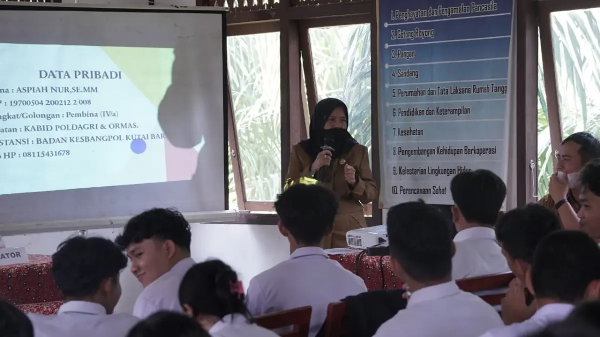 PENDIDIKAN POLITIK: Sosialisasi Pendidikan Politik bagi Pemilih Pemula di Gedung PKK Siluq Ngurai, Selasa (15/9/2026).