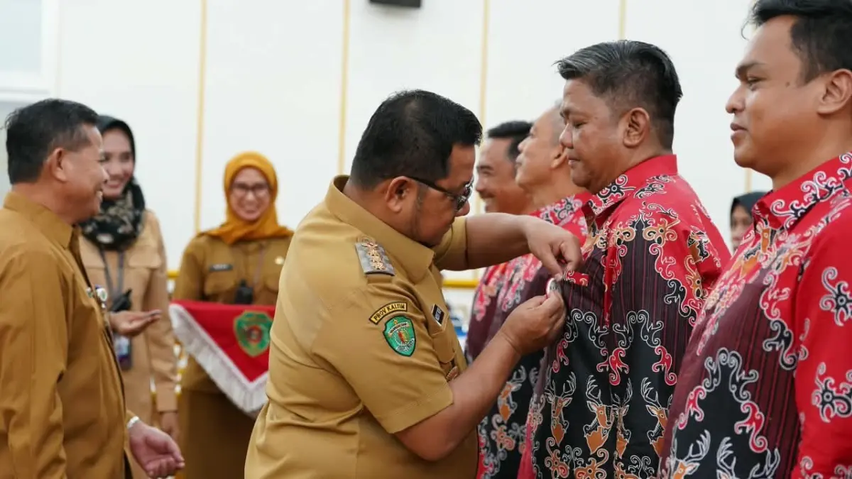 PENGUKUHAN: Bupati PPU Mudyat Noor mengukuhkan pengurus Asosiasi Perusahaan Sahabat Anak Indonesia PPU periode 2026–2031, Senin (14/9).