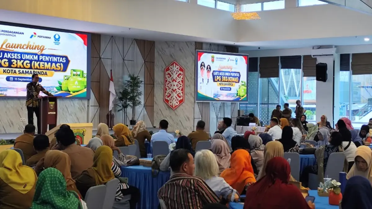 PENYAMPAIAN: Andi Harun memberikan arahan di sela peluncuran kartu Kemas di ruang Arutala Bapperida Samarinda, Selasa (15/9).