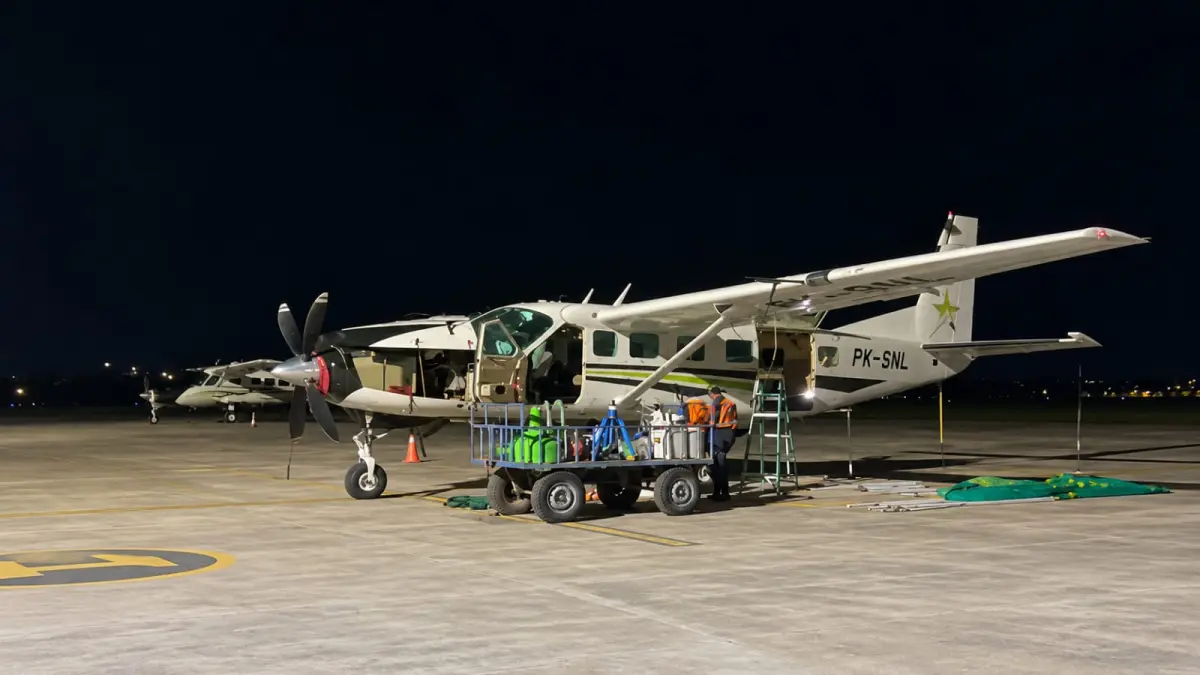 PERSIAPAN: Pesawat yang digunakan untuk kegiatan OMC dari bandara APT Pranoto dimulai 15-19 September mendatang.
