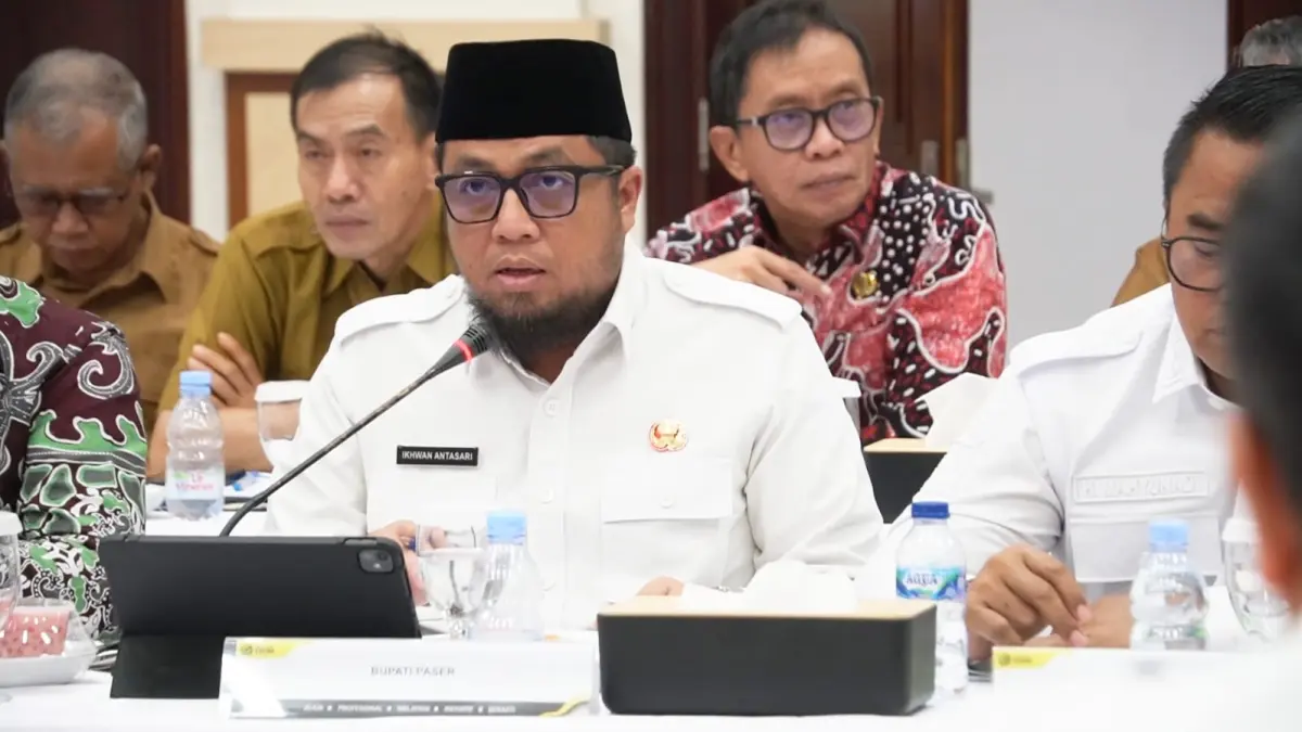 SAMPAIKAN: Wabup Paser Ikhwan Antasari saat rapat di Kementerian ESDM, Senin (14/9).